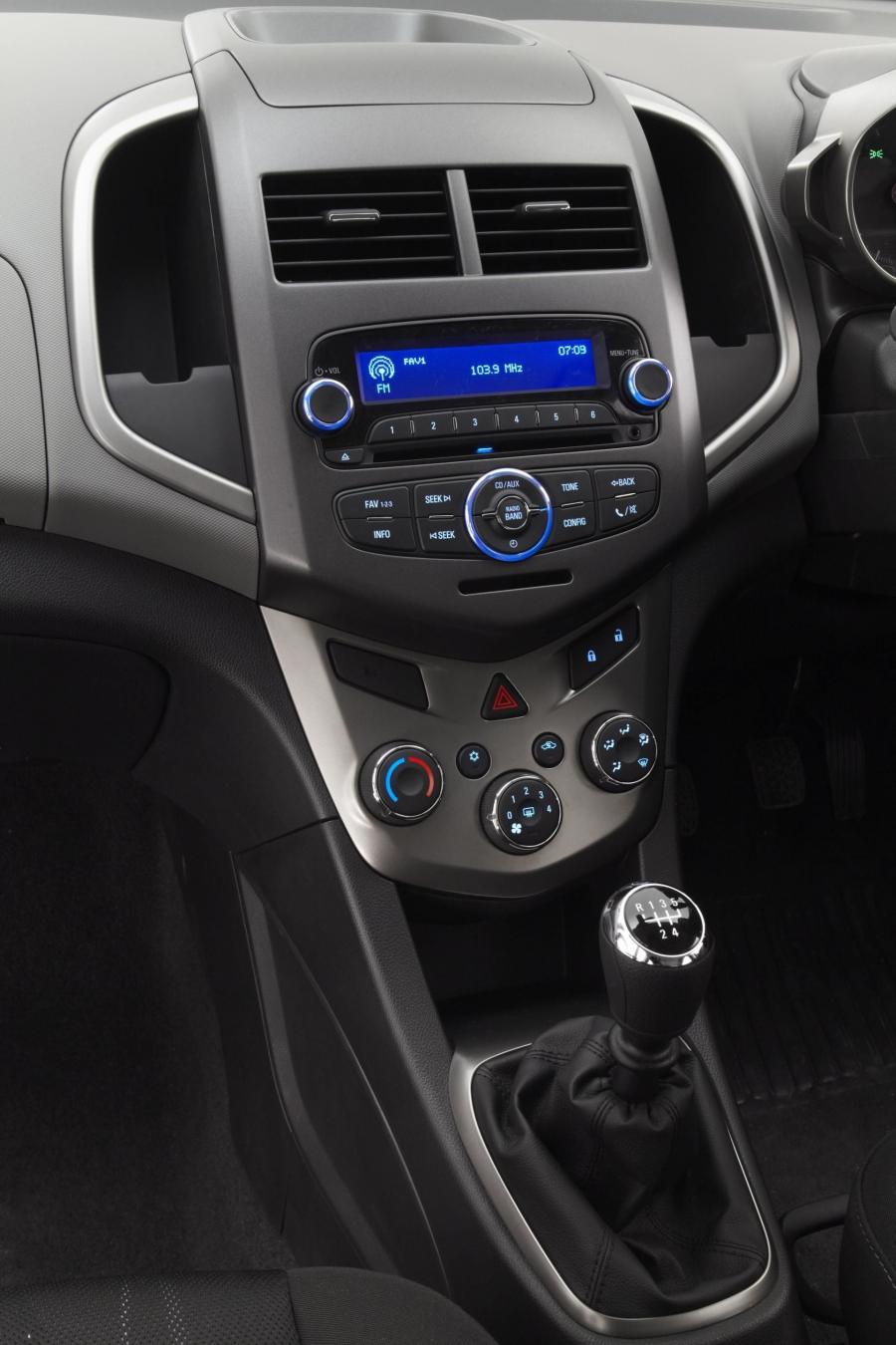  Holden Barina 2011 года  (фото 8 из 14)